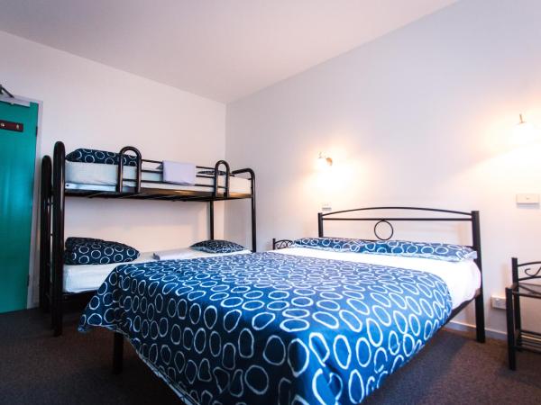 YHA Hobart Central : photo 4 de la chambre chambre familiale avec salle de bains privative