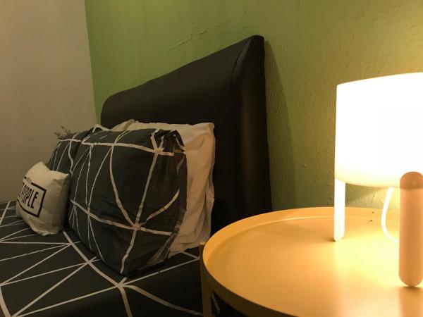 Check In Lodge : photo 8 de la chambre chambre double avec salle de bains commune