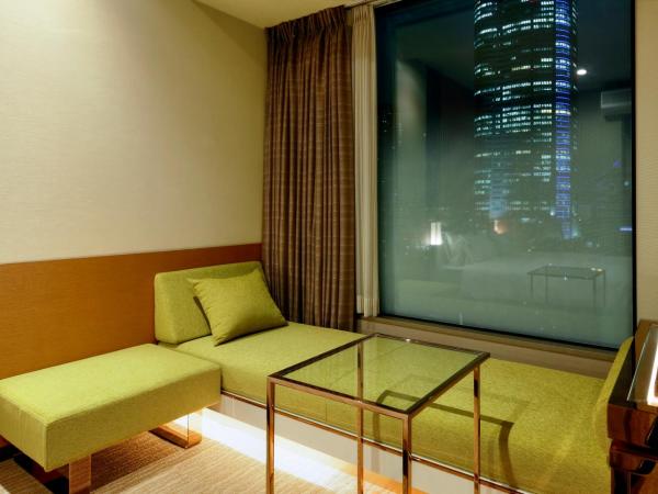 Candeo Hotels Tokyo Roppongi : photo 7 de la chambre chambre lit king-size exécutive deluxe - vue sur tour de tokyo