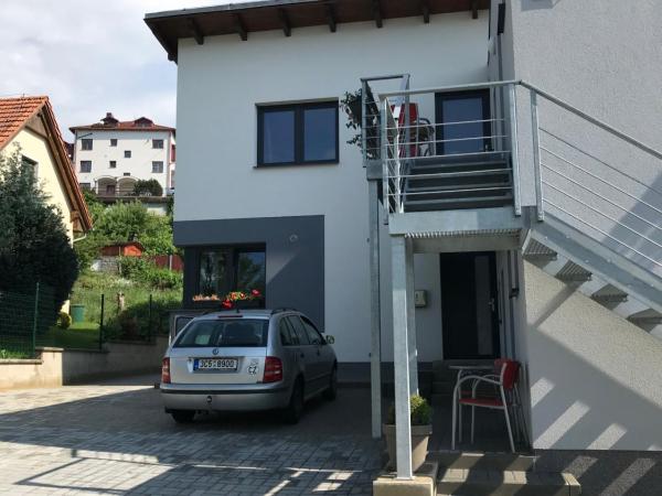 Pension SALMA : photo 8 de la chambre chambre double avec lit d'appoint