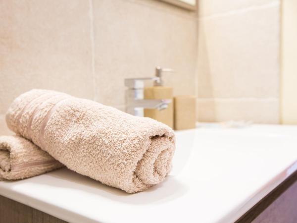 Suite Cagliaritane Notti in centro : photo 4 de la chambre chambre double ou lits jumeaux deluxe - vue sur ville