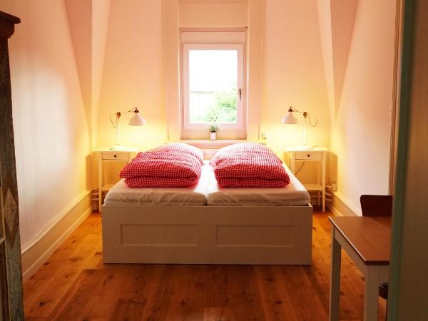 Adventure Hostel Interlaken : photo 1 de la chambre chambre double avec salle de bains privative