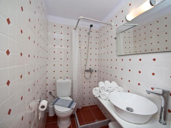 Karboni Hotel : photo 6 de la chambre chambre triple