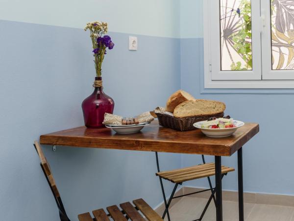 Kalamata Art Rooms : photo 5 de la chambre appartement 1 chambre avec balcon