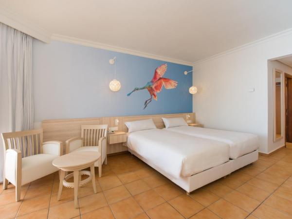 Iberostar Waves Founty Beach All Inclusive : photo 4 de la chambre chambre double - vue latérale sur mer (2 adultes)