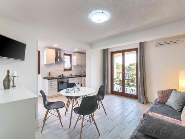 Apartments Villa Tre Marie : photo 5 de la chambre appartement avec balcon