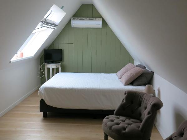 B&B 7T : photo 2 de la chambre chambre lit king-size - vue sur jardin
