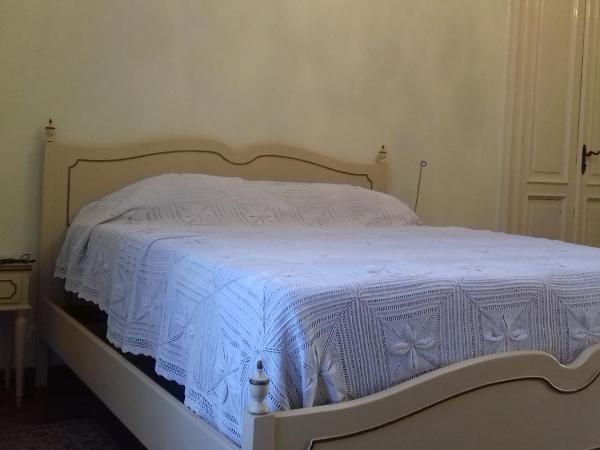 Croisette : photo 5 de la chambre chambre double standard avec salle de bains commune