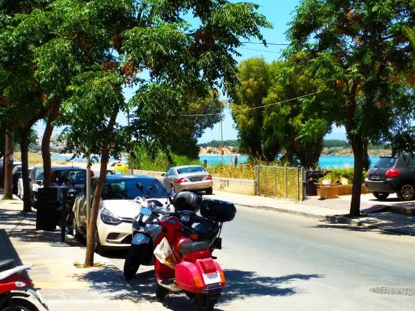 Beloni Apartments and Studios : photo 2 de la chambre chambre double ou lits jumeaux - vue sur jardin