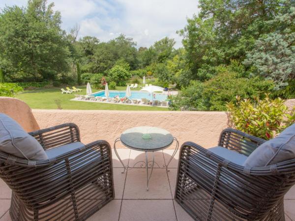 Hotel Le Verger Maelvi : photo 6 de la chambre chambre lit queen-size avec balcon