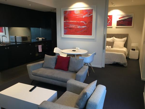 Tasha's Apartments on Warwick : photo 6 de la chambre chambre double ou lits jumeaux avec balcon