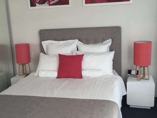 Tasha's Apartments on Warwick : photo 1 de la chambre appartement avec balcon