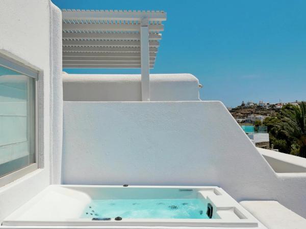 Andronikos Hotel : photo 4 de la chambre the big blue suite / sea view jacuzzi