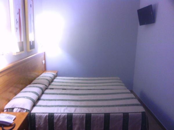 Hotel Goya : photo 8 de la chambre chambre lits jumeaux