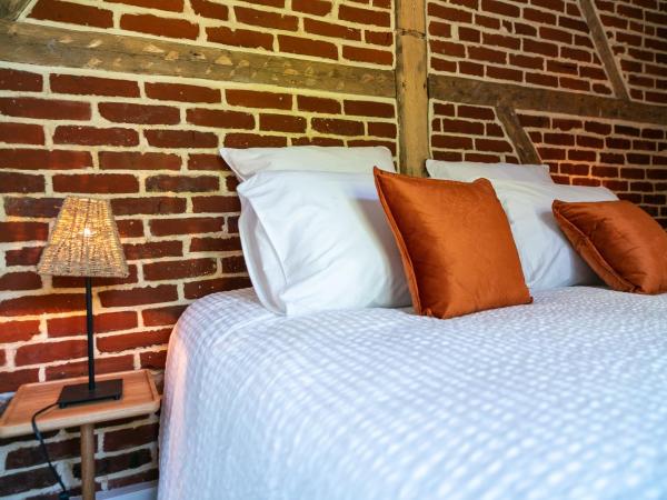 New Cottage & spa de nage Guesthouse : photo 4 de la chambre petite chambre double avec vue sur le jardin