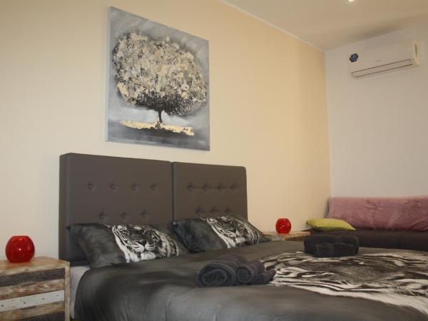 B&B Epipoli : photo 7 de la chambre chambre triple avec salle de bains privative