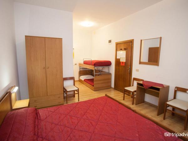 Hotel Caprera : photo 3 de la chambre chambre quadruple