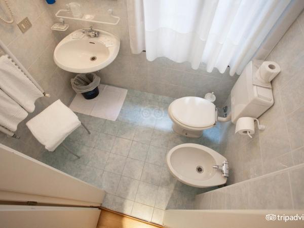 Hotel Caprera : photo 4 de la chambre chambre triple