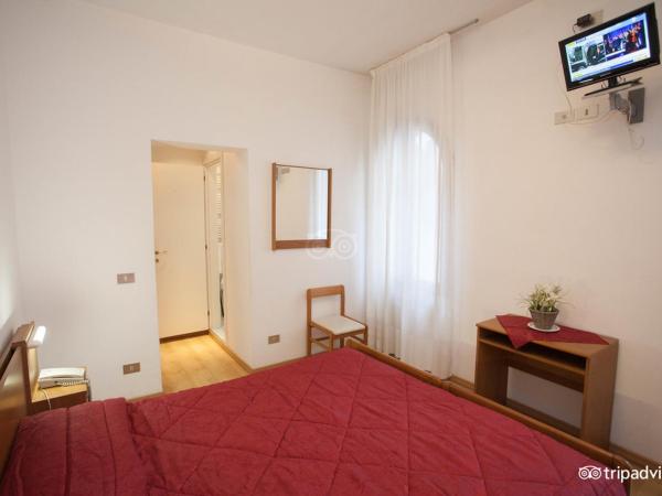 Hotel Caprera : photo 5 de la chambre chambre triple