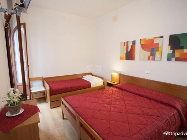 Hotel Caprera : photo 1 de la chambre chambre triple