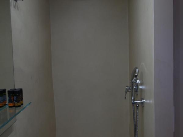 Fivos Pension : photo 3 de la chambre chambre double avec balcon - vue partielle sur mer