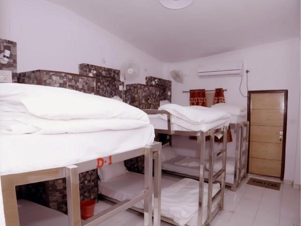 Friends Hostel by Backpackers Heaven- New Delhi Railway Station - Paharganj : photo 3 de la chambre lit dans dortoir mixte de 6 lits