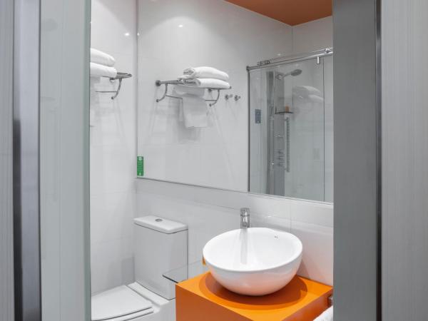 Petit Palace Plaza Málaga : photo 6 de la chambre chambre triple