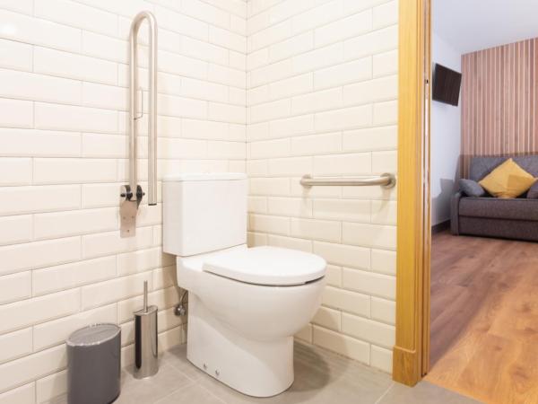 Pensión Arroka : photo 5 de la chambre chambre double avec lit d'appoint