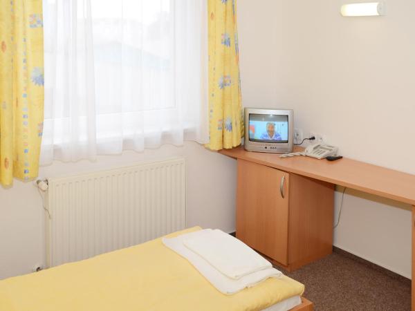 Hotel Imos : photo 8 de la chambre chambre lits jumeaux