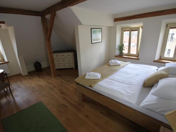 1st Republic Villa - Adults only : photo 9 de la chambre deluxe double room with castle view, air conditioning and free parking