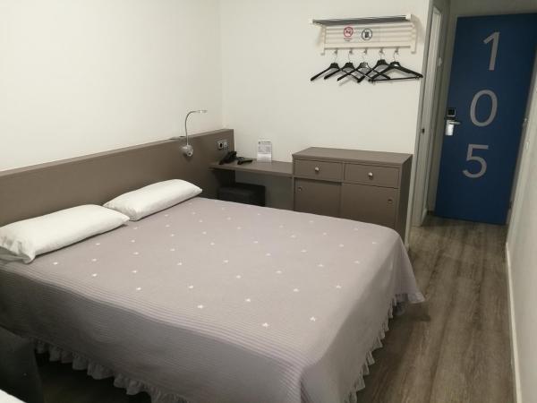 Hotel Alguer Camp Nou : photo 1 de la chambre chambre double avec lit d'appoint