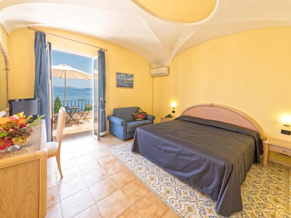 Hotel Oasi Castiglione : photo 2 de la chambre chambre double supérieure - vue sur mer