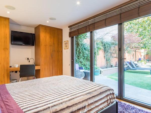 Romantic Bungalow in Notting Hill : photo 4 de la chambre chambre double - vue sur jardin