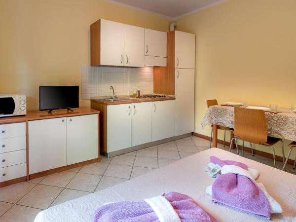 Residence Cima : photo 3 de la chambre studio - rez-de-chaussée avec accès au jardin