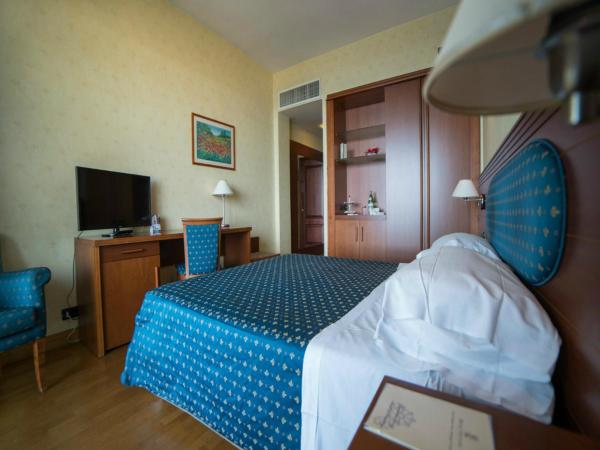 Hotel Nettuno : photo 4 de la chambre chambre double ou lits jumeaux supérieure - vue sur mer