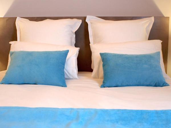 The Originals Boutique, Hôtel La Grange, Niort : photo 3 de la chambre chambre familiale - vue sur jardin