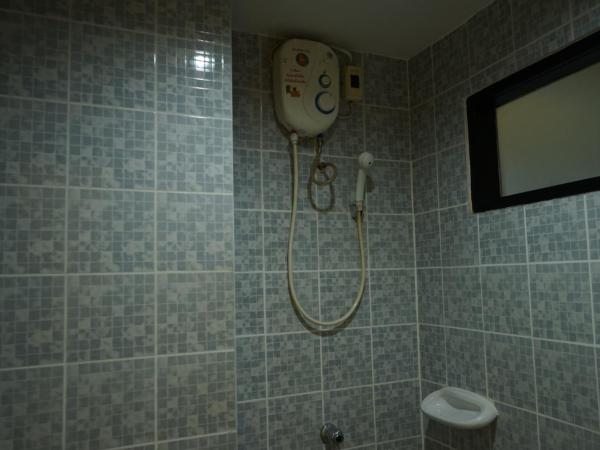 Yes Kaosan : photo 5 de la chambre chambre lits jumeaux avec salle de bains privative