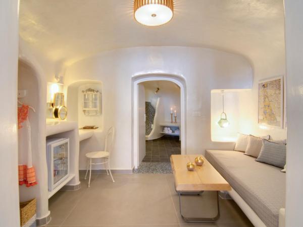 Secret Legend Suites : photo 3 de la chambre grande suite avec bains à remous extérieur - vue sur caldeira