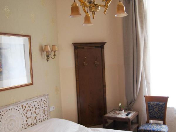 Parlamento Rooms : photo 4 de la chambre chambre double avec salle de bains privative