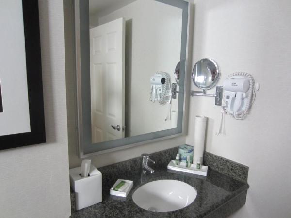 PB Surf Beachside Inn : photo 4 de la chambre chambre lit king-size standard