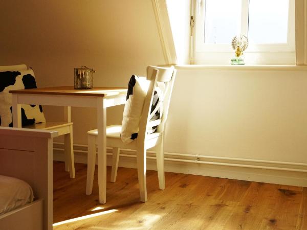 Adventure Hostel Interlaken : photo 9 de la chambre chambre double – vue sur montagnes