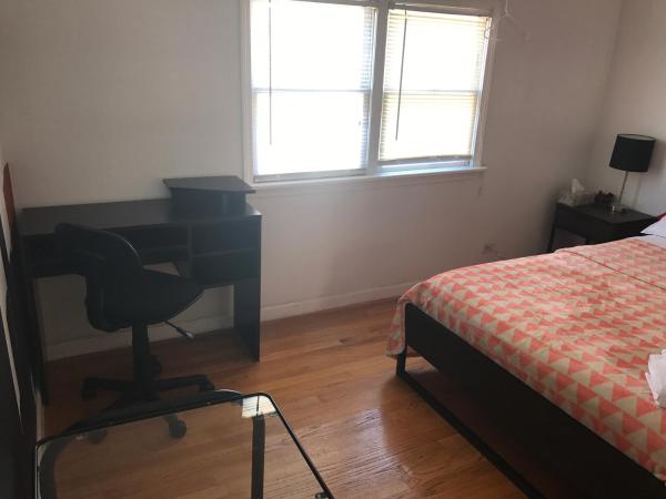 Hollywood Rentals LLC : photo 6 de la chambre chambre double avec salle de bains commune