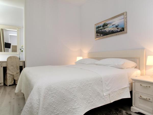 Hotel Bellevue Trogir : photo 3 de la chambre suite familiale