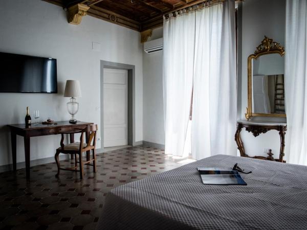 BnB Paolina : photo 7 de la chambre chambre lit king-size - vue sur jardin