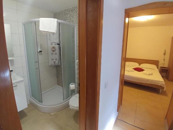 Pansion Karoca : photo 3 de la chambre chambre lit king-size