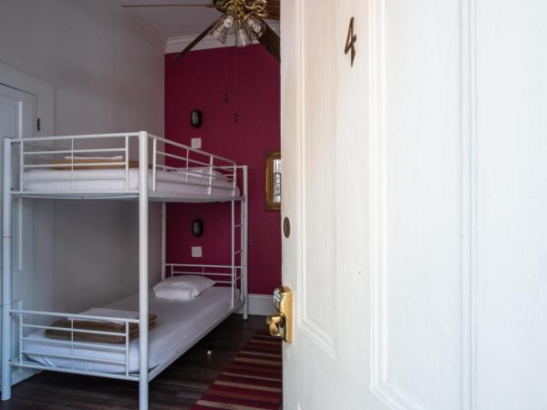 HOSTEL Auberge NOLA : photo 2 de la chambre lit dans dortoir mixte de 4 lits