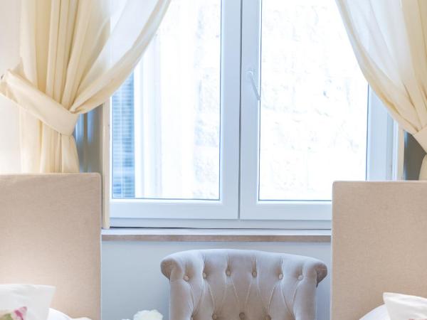 Guest House Flores : photo 5 de la chambre chambre double ou lits jumeaux avec salle de bains privative externe