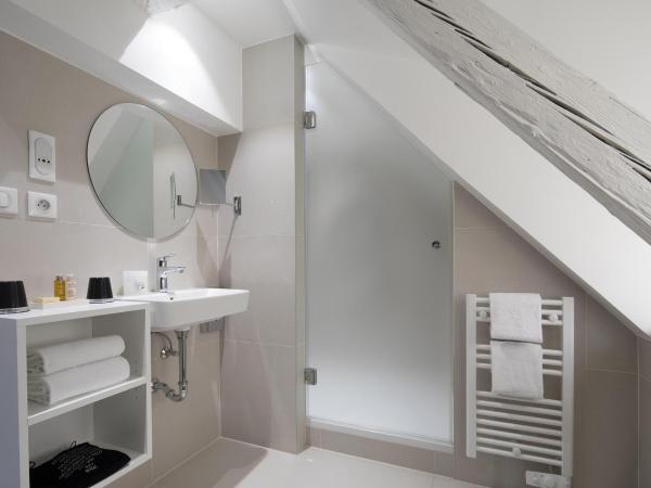 Hôtel Du Dragon : photo 9 de la chambre suite