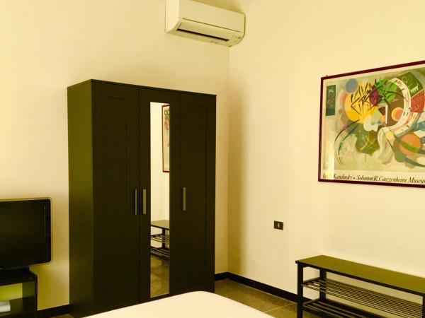 GreenHouseBologna : photo 2 de la chambre chambre double avec salle de bains privative