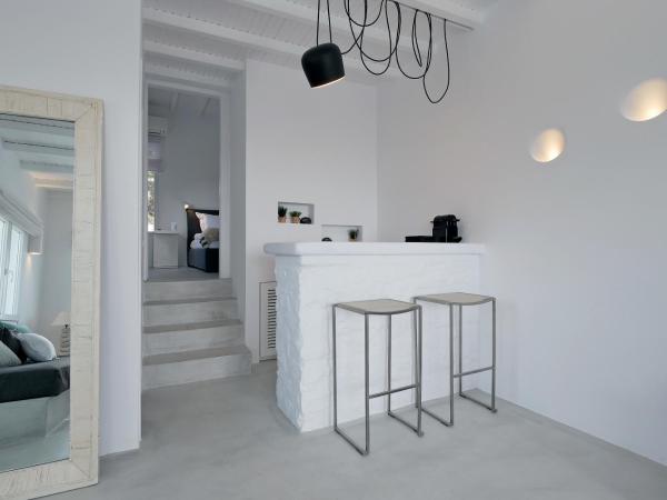 Ostraco Suites : photo 8 de la chambre suite avec bain à remous extérieur - vue sur mer